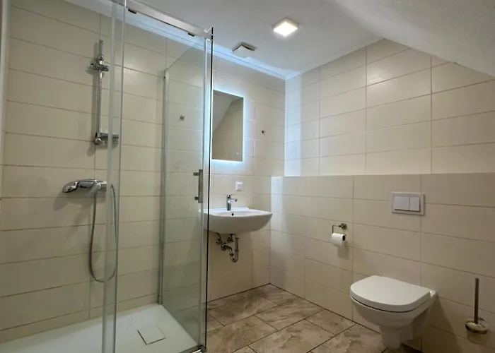 Und Zur Libelle 公寓 卢森塔尔